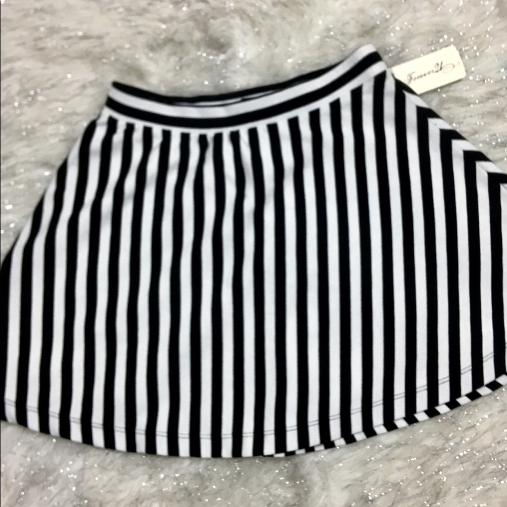 🍃✨NWT forever 21 skirt✨